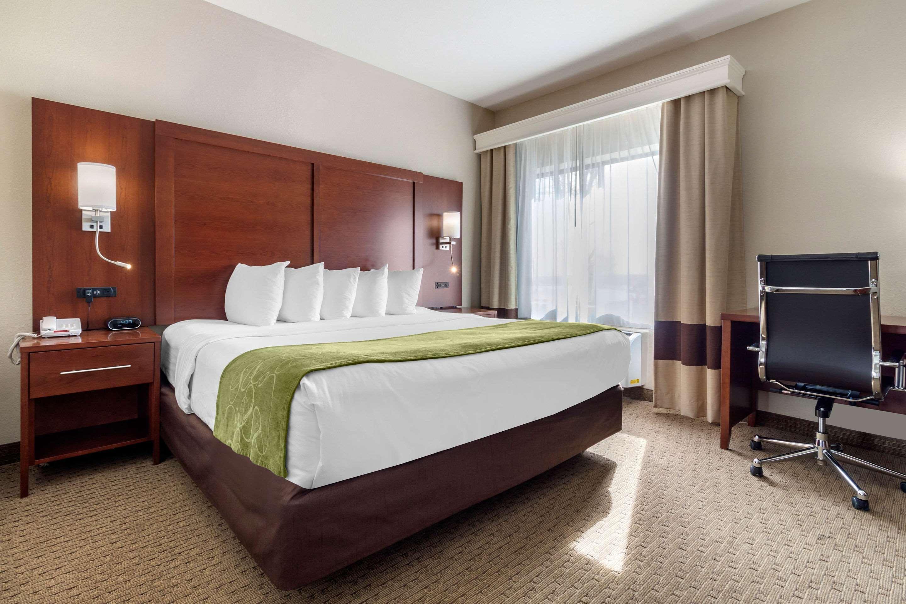 Comfort Suites Omaha East-Council Bluffs Bagian luar foto