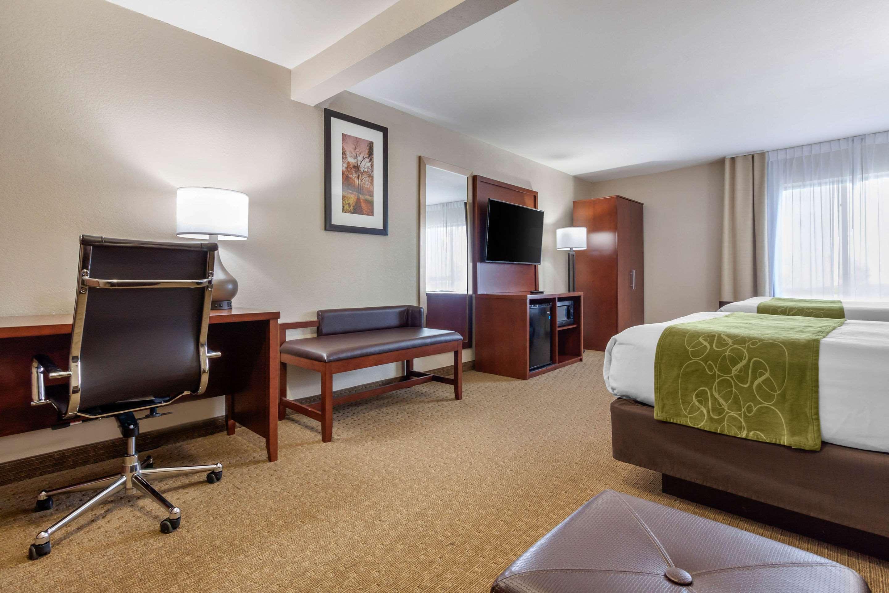 Comfort Suites Omaha East-Council Bluffs Bagian luar foto