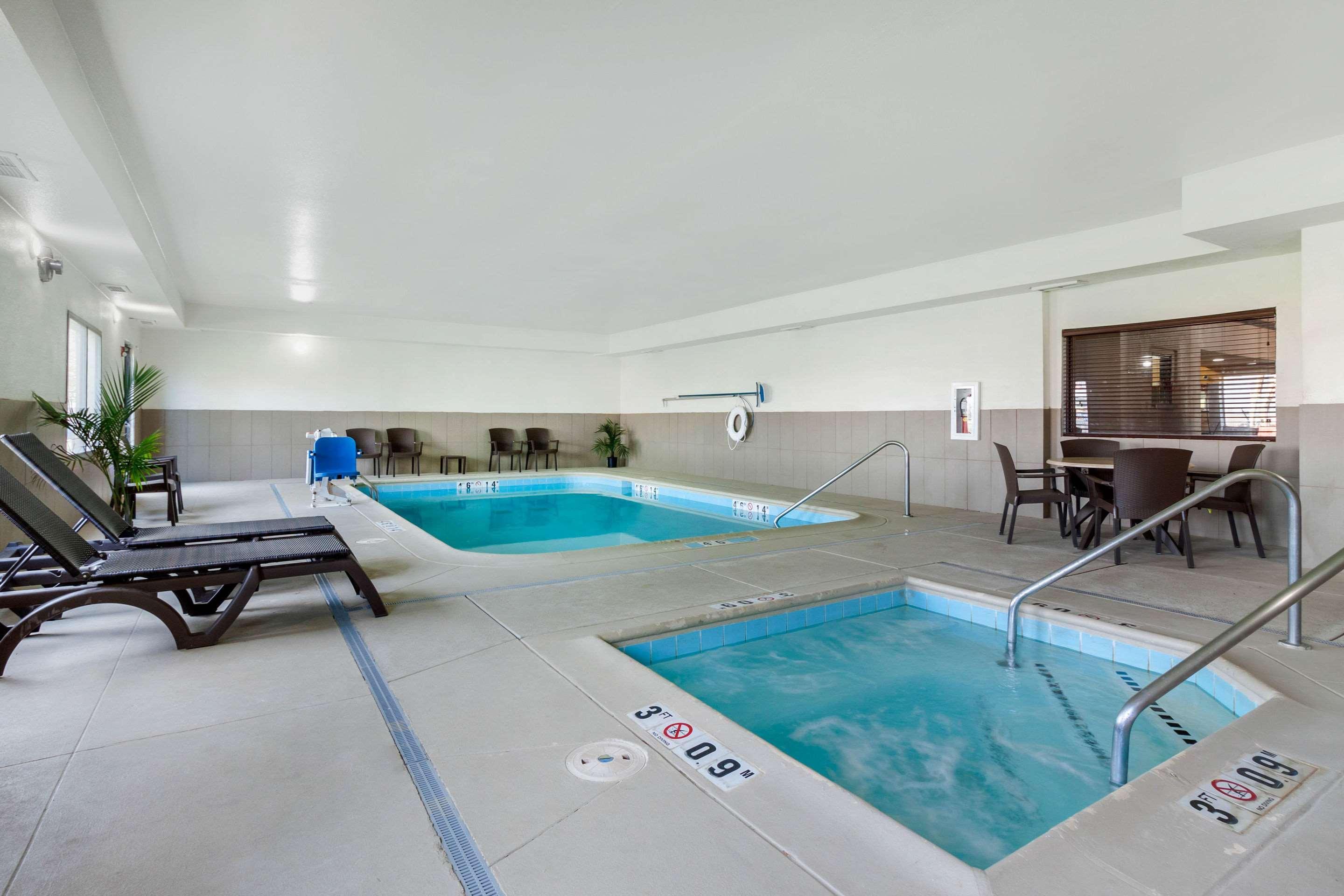 Comfort Suites Omaha East-Council Bluffs Bagian luar foto