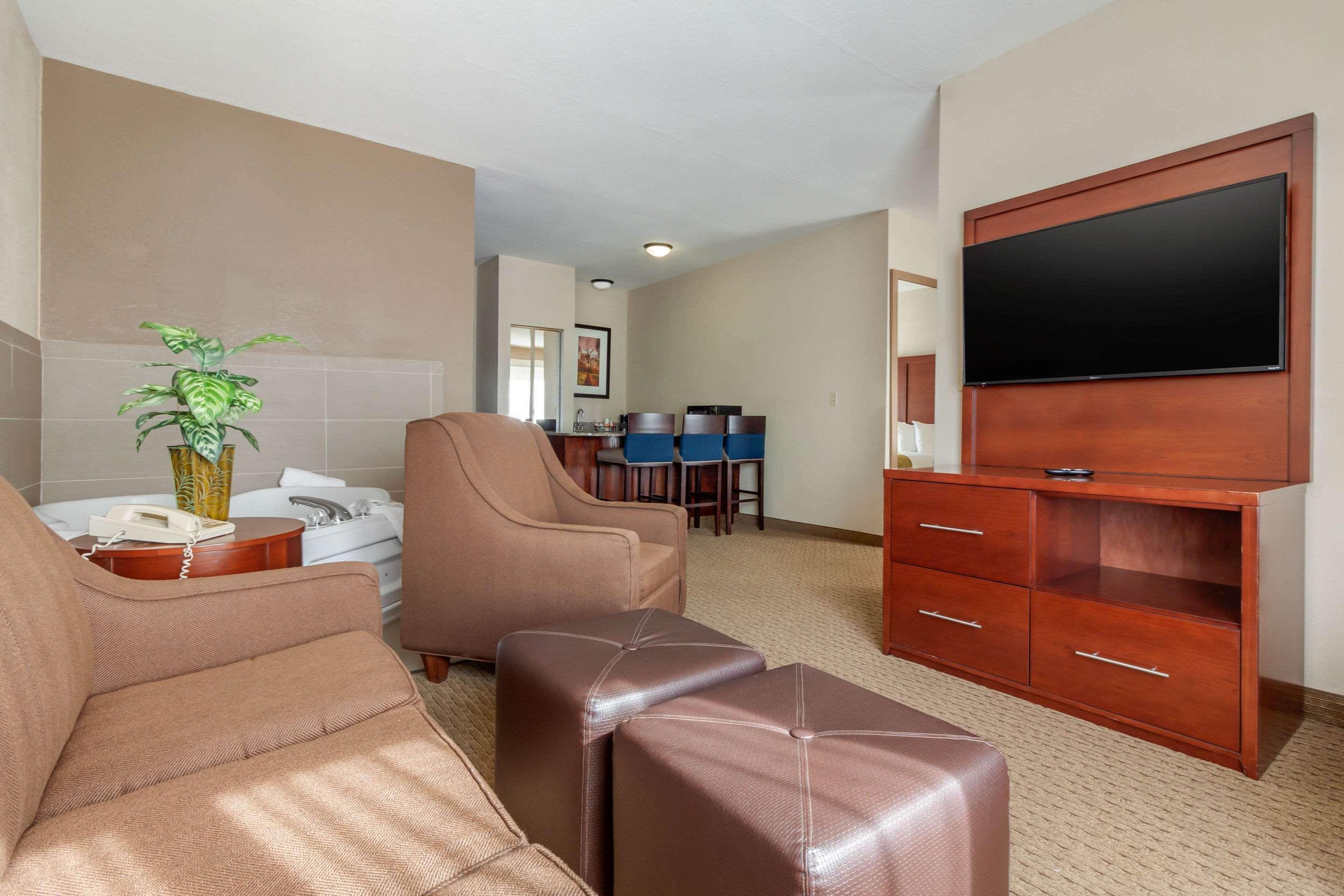 Comfort Suites Omaha East-Council Bluffs Bagian luar foto