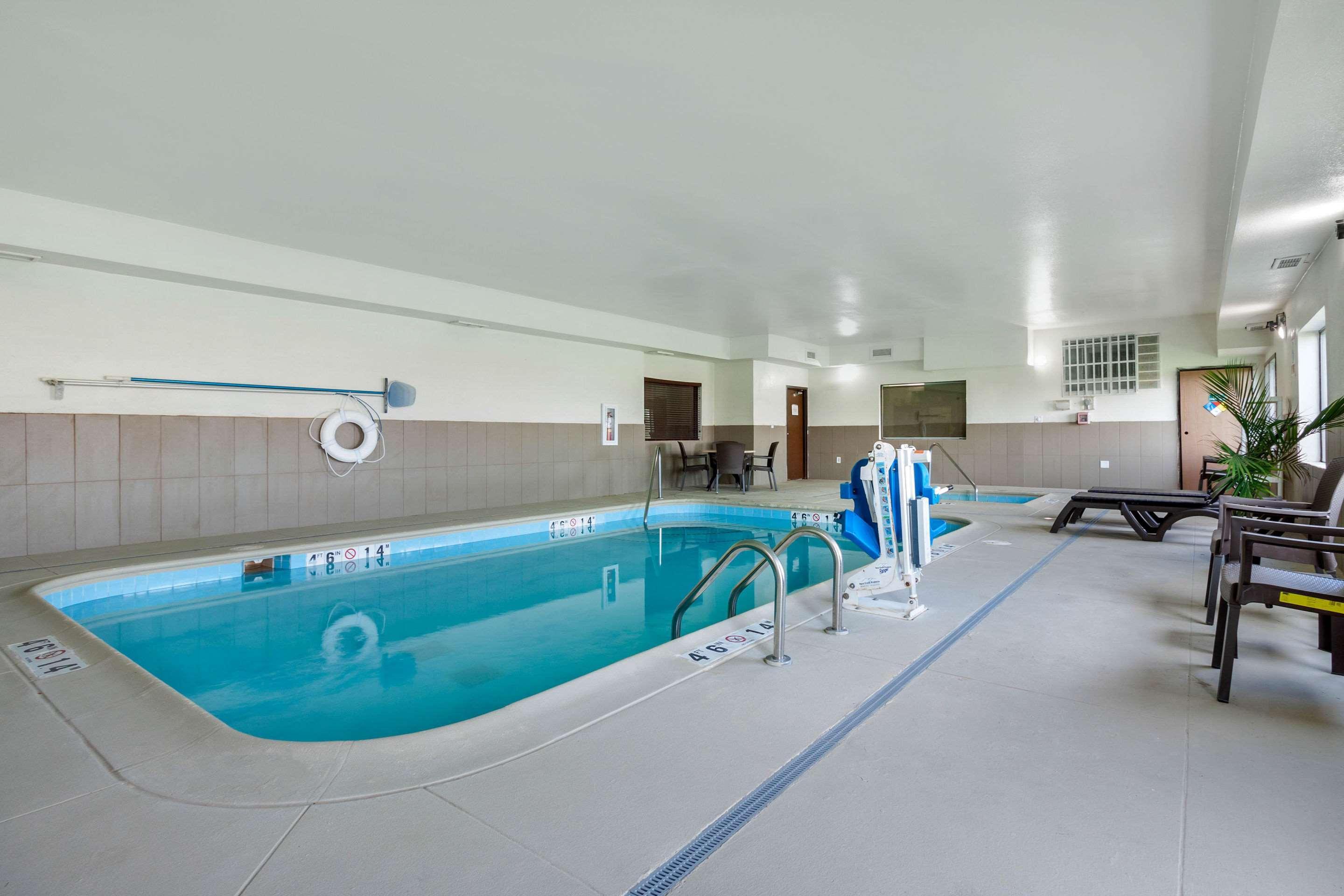 Comfort Suites Omaha East-Council Bluffs Bagian luar foto