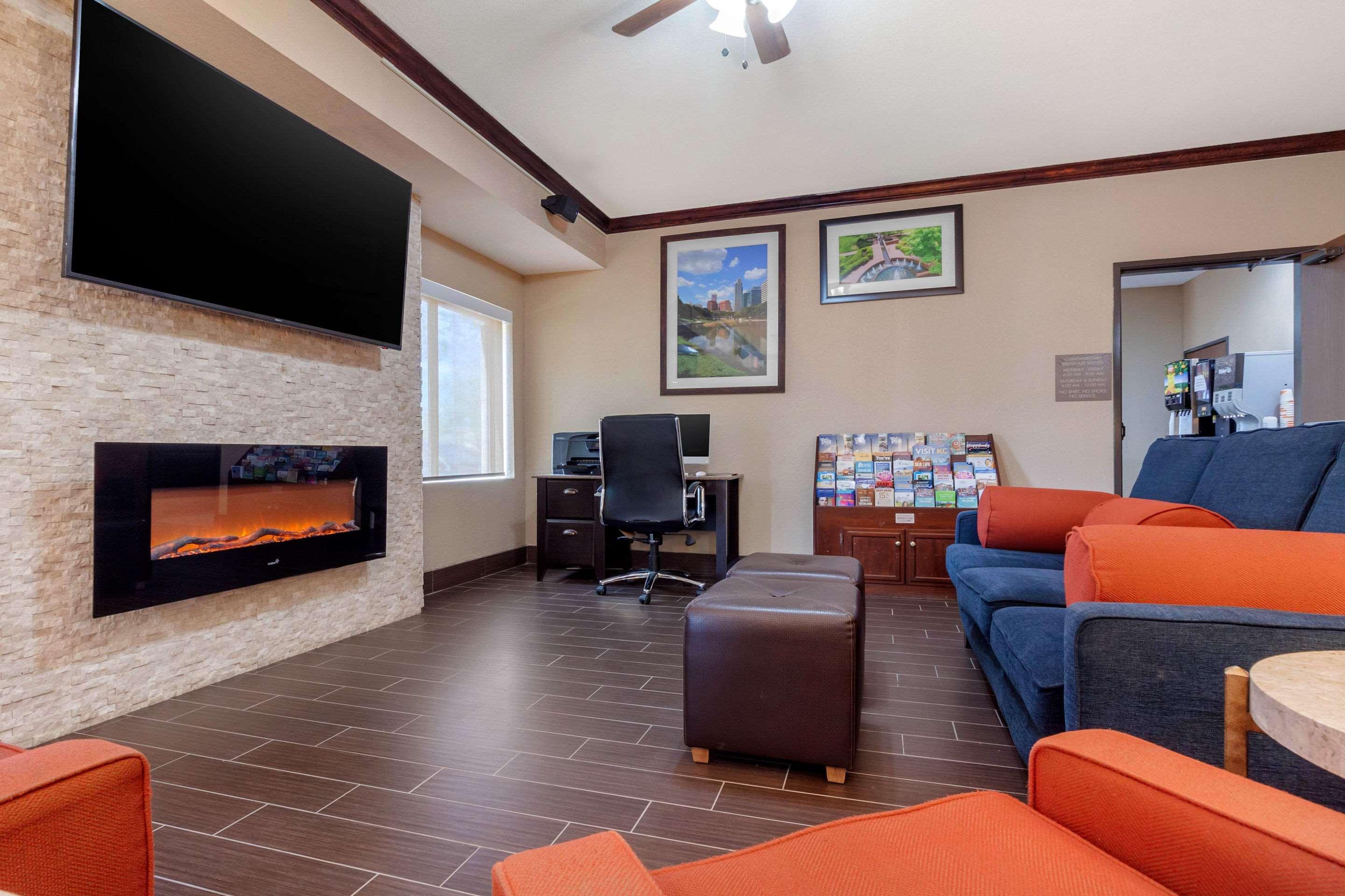 Comfort Suites Omaha East-Council Bluffs Bagian luar foto