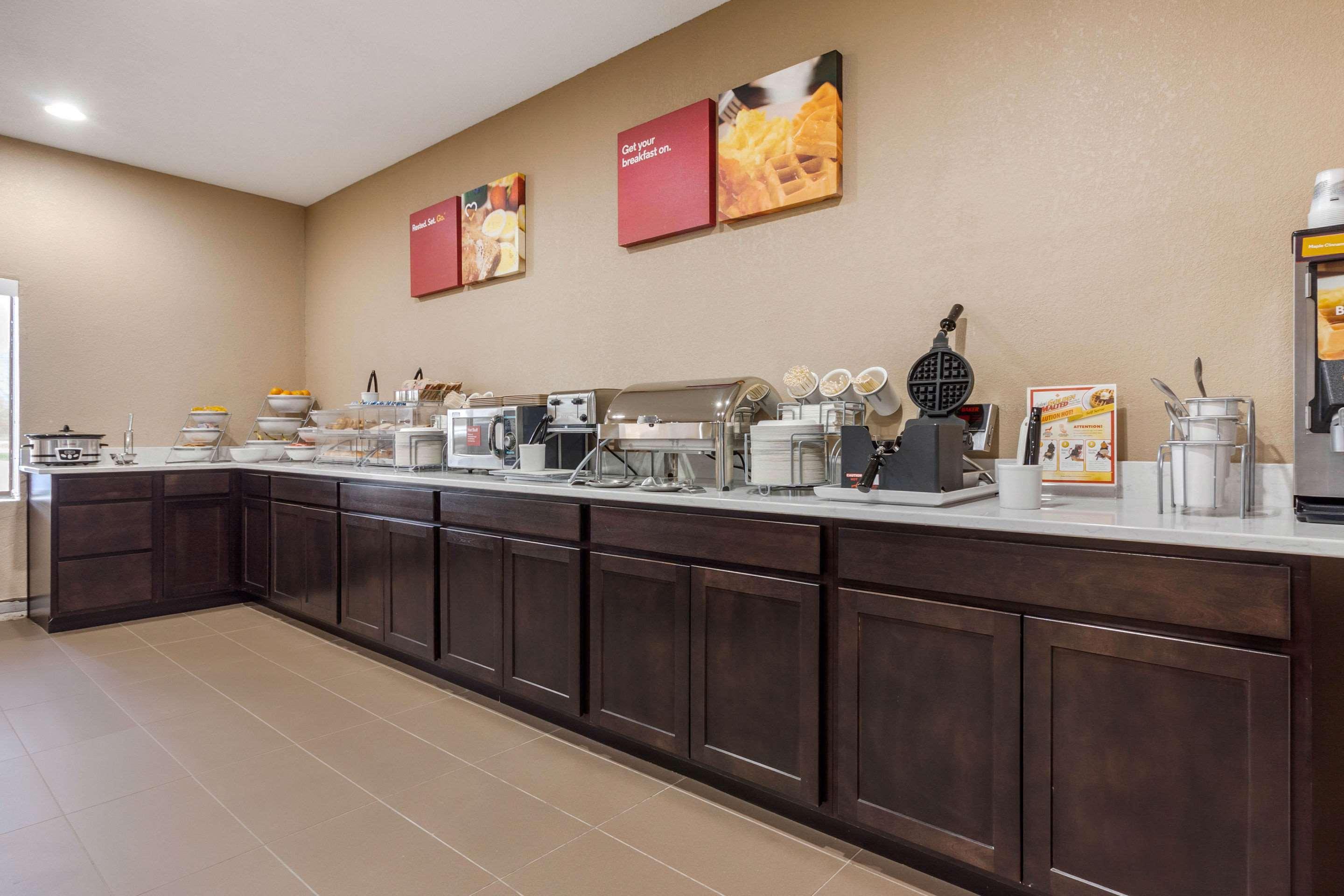 Comfort Suites Omaha East-Council Bluffs Bagian luar foto