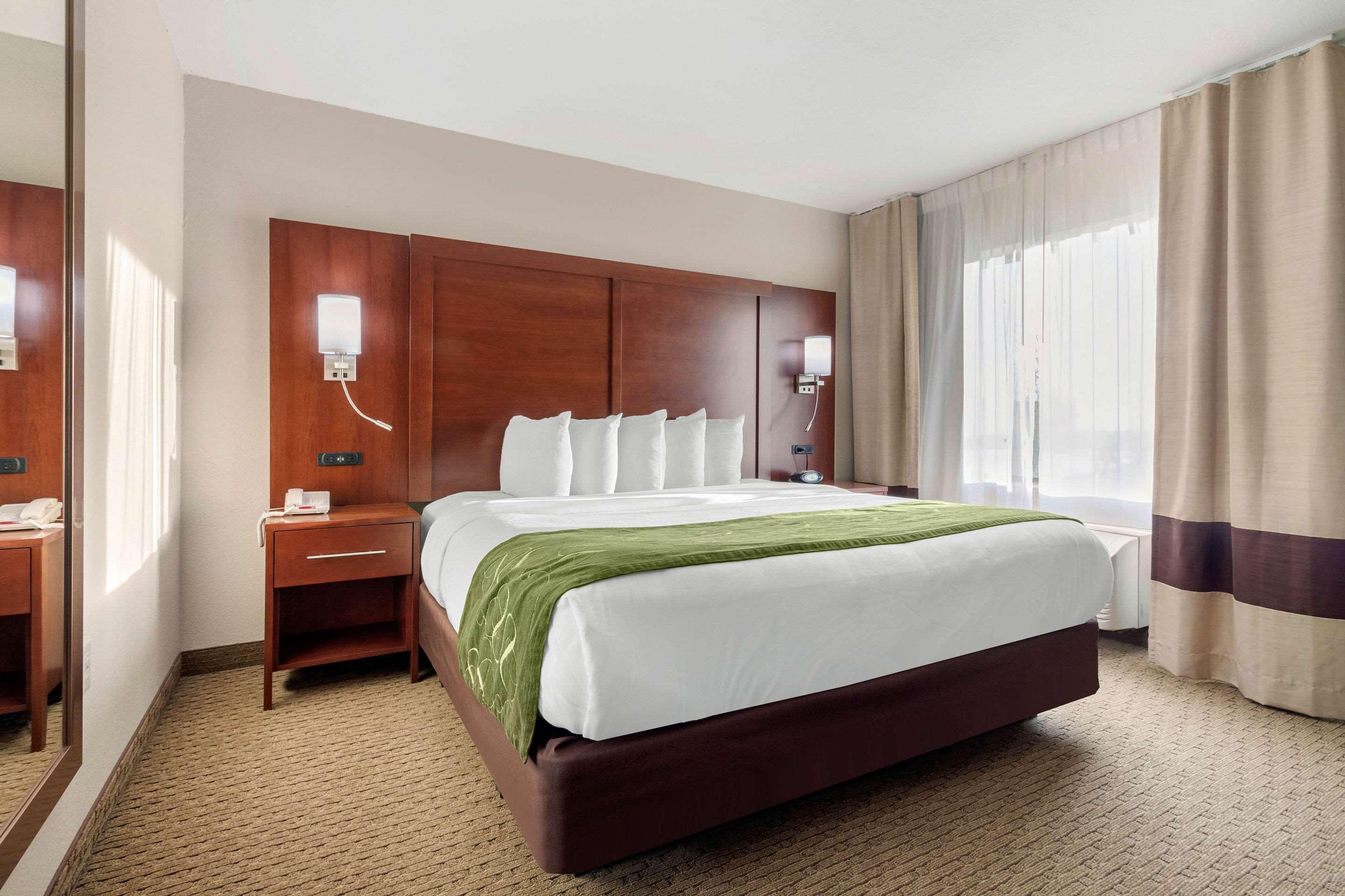 Comfort Suites Omaha East-Council Bluffs Bagian luar foto