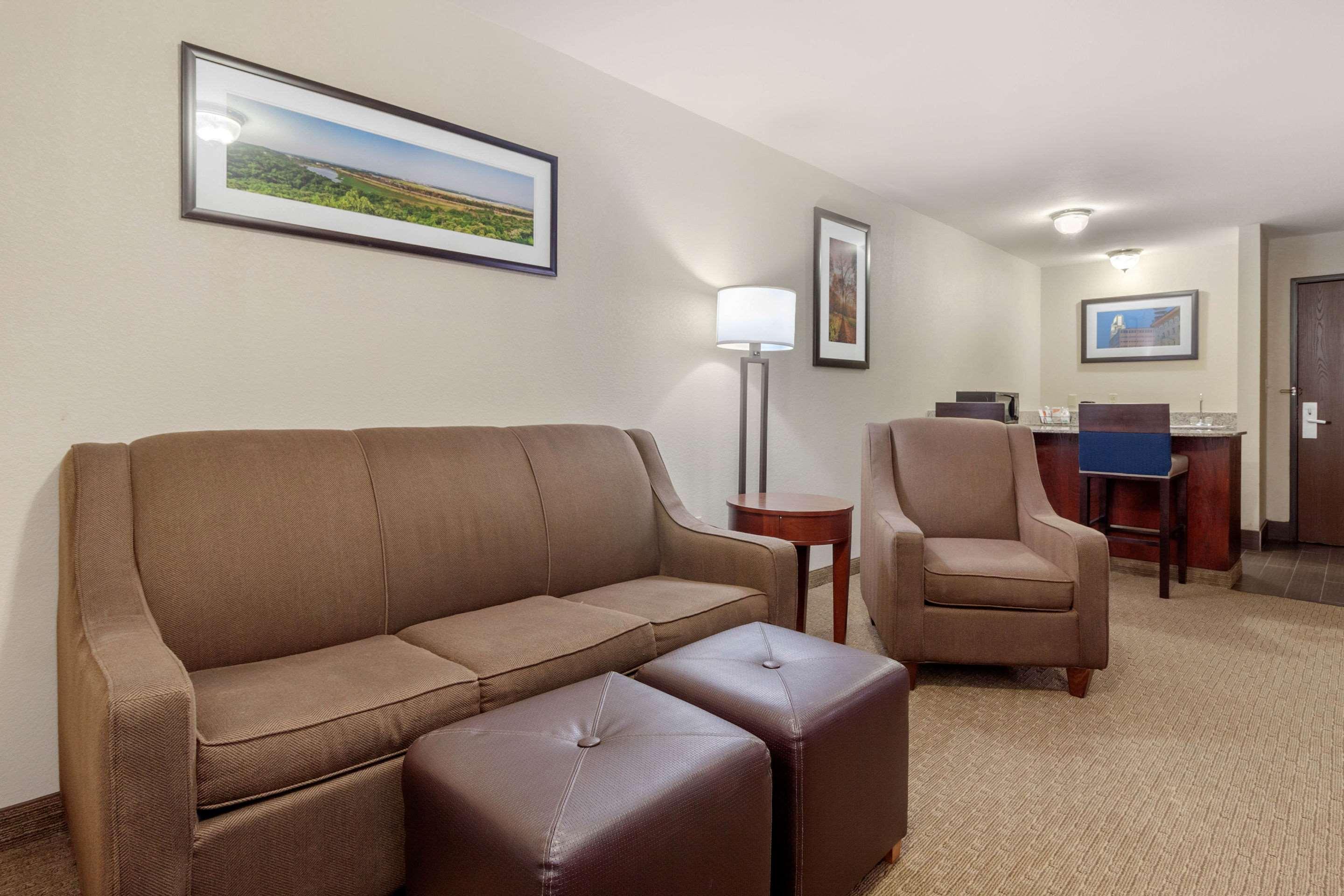 Comfort Suites Omaha East-Council Bluffs Bagian luar foto