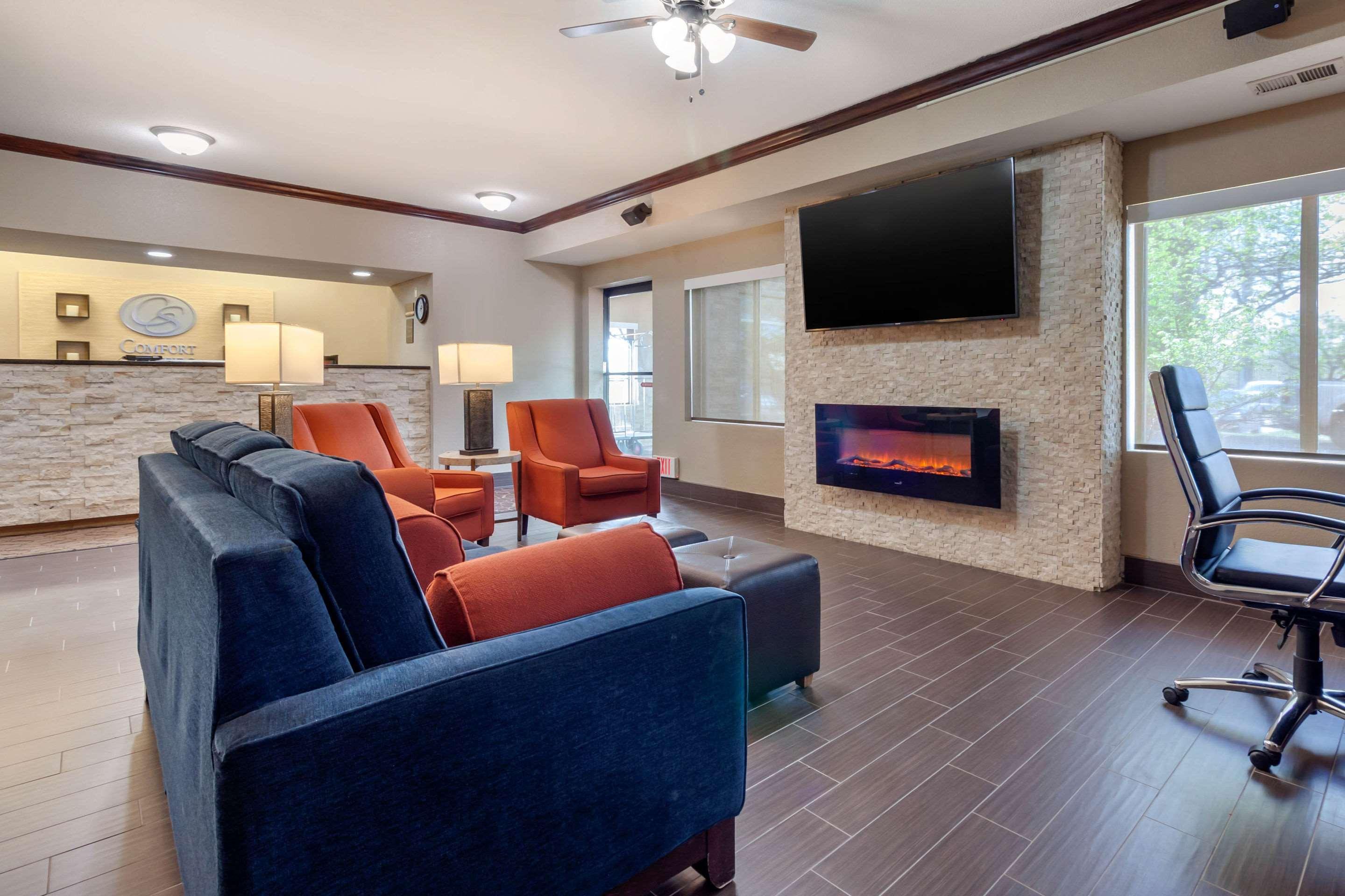 Comfort Suites Omaha East-Council Bluffs Bagian luar foto