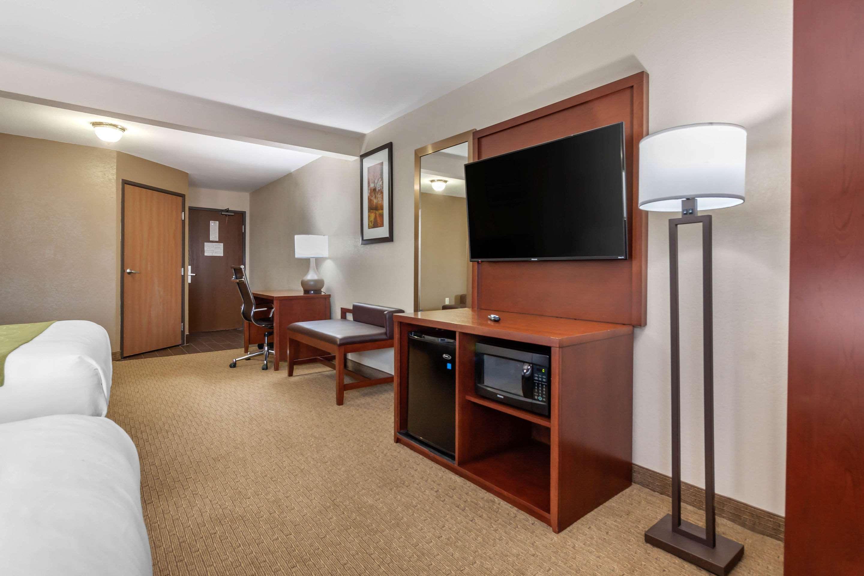 Comfort Suites Omaha East-Council Bluffs Bagian luar foto