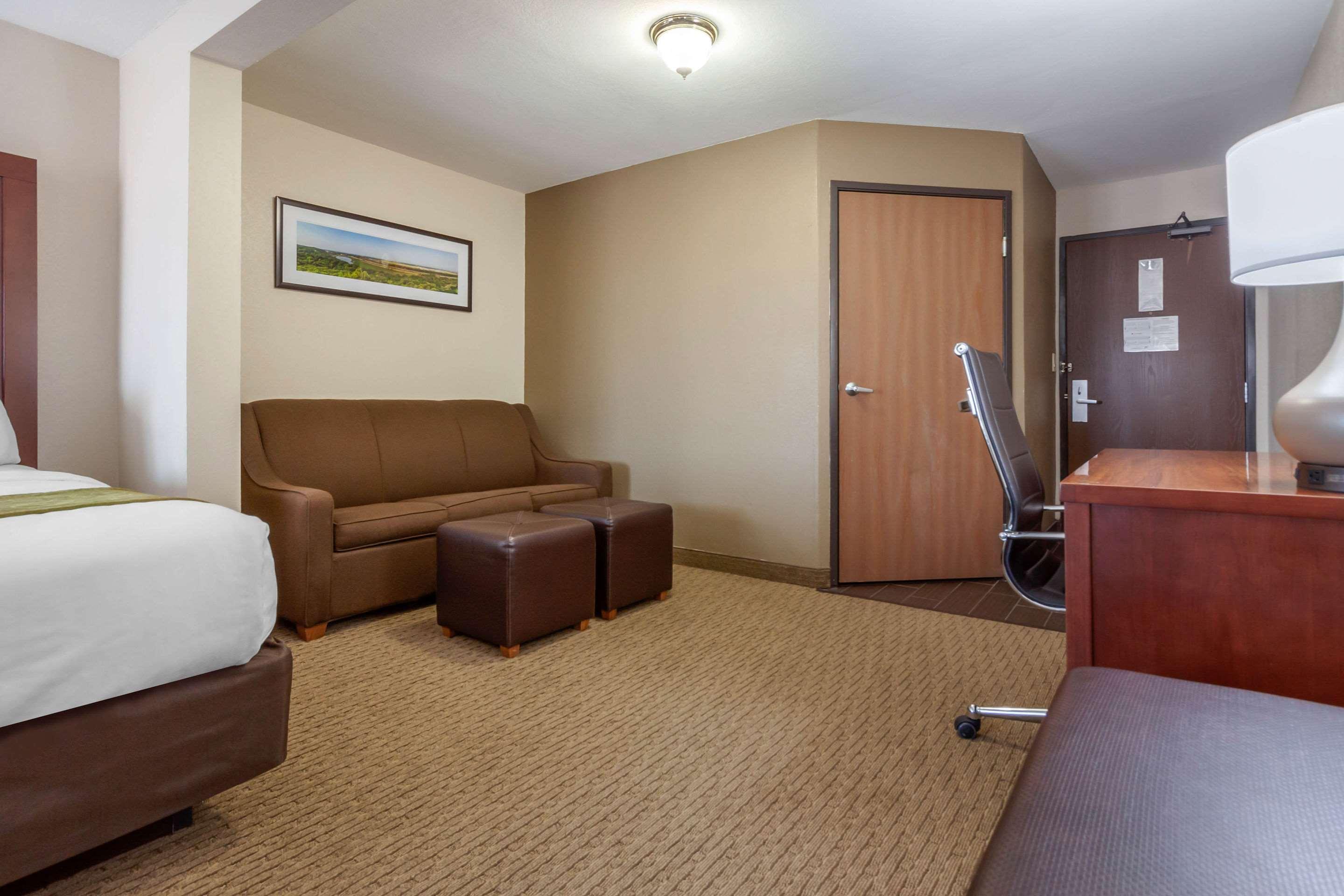 Comfort Suites Omaha East-Council Bluffs Bagian luar foto