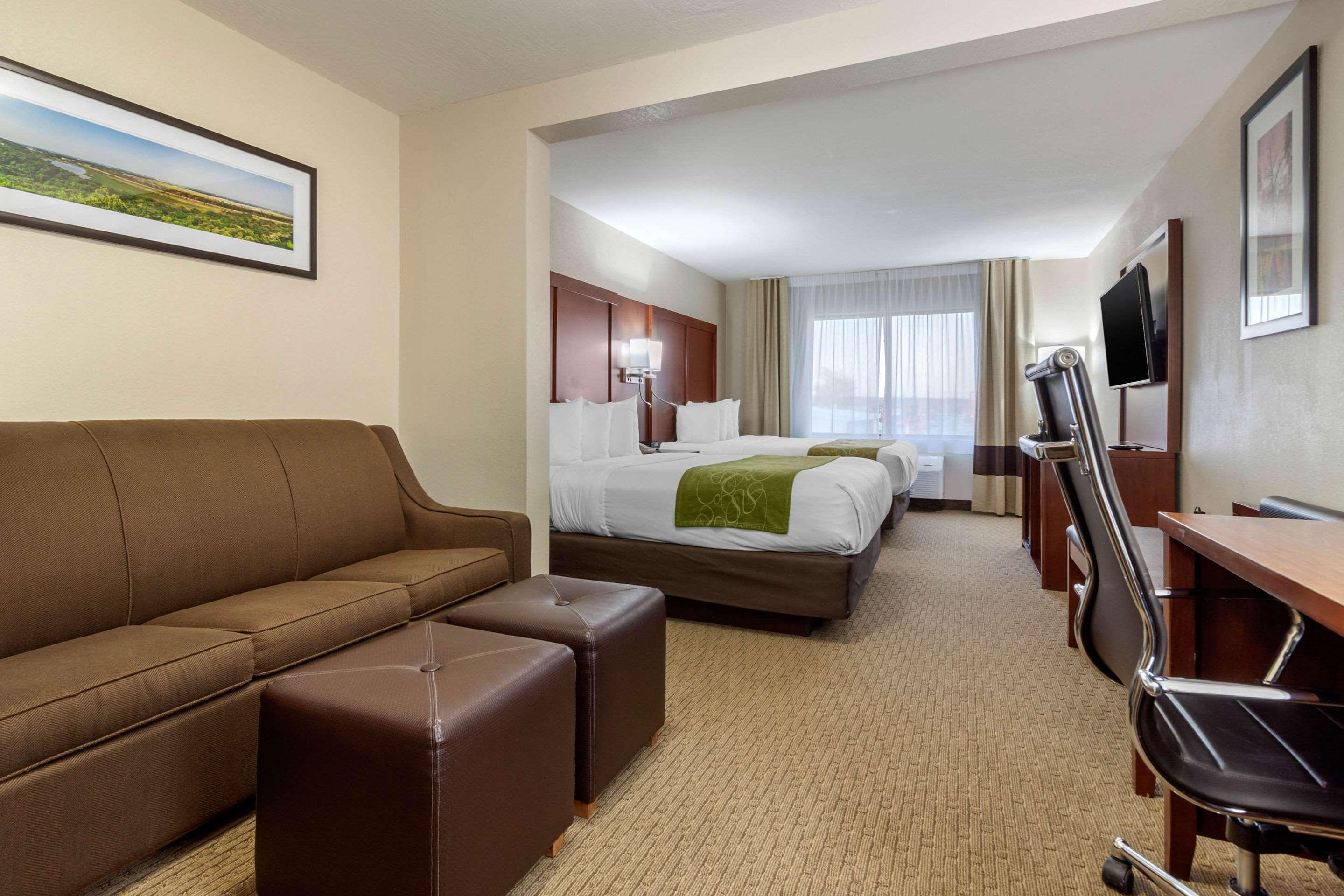 Comfort Suites Omaha East-Council Bluffs Bagian luar foto