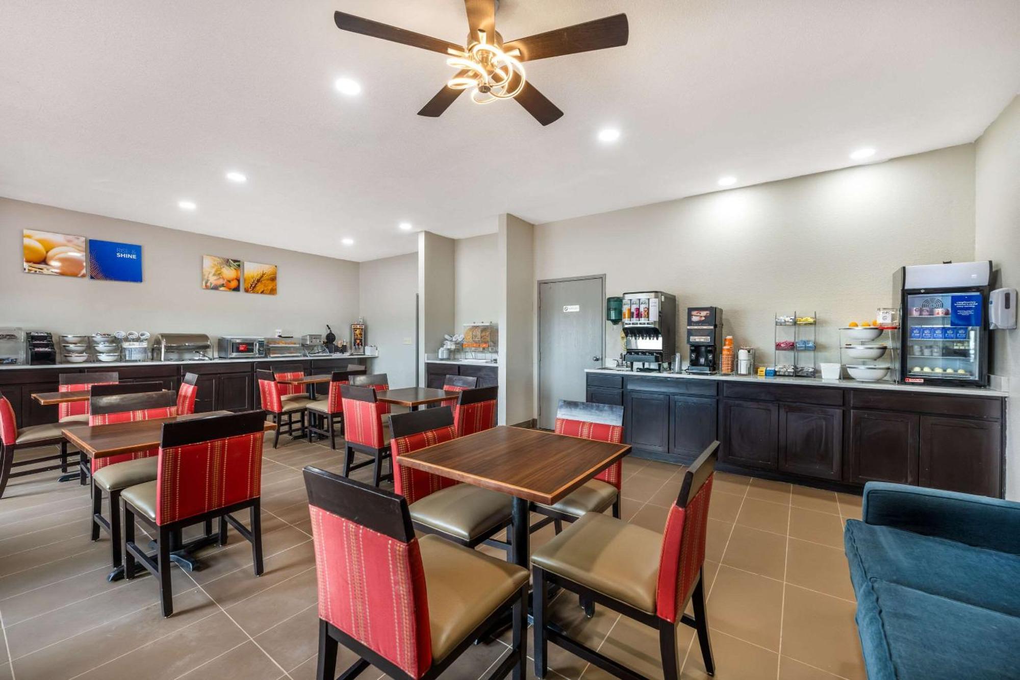 Comfort Suites Omaha East-Council Bluffs Bagian luar foto