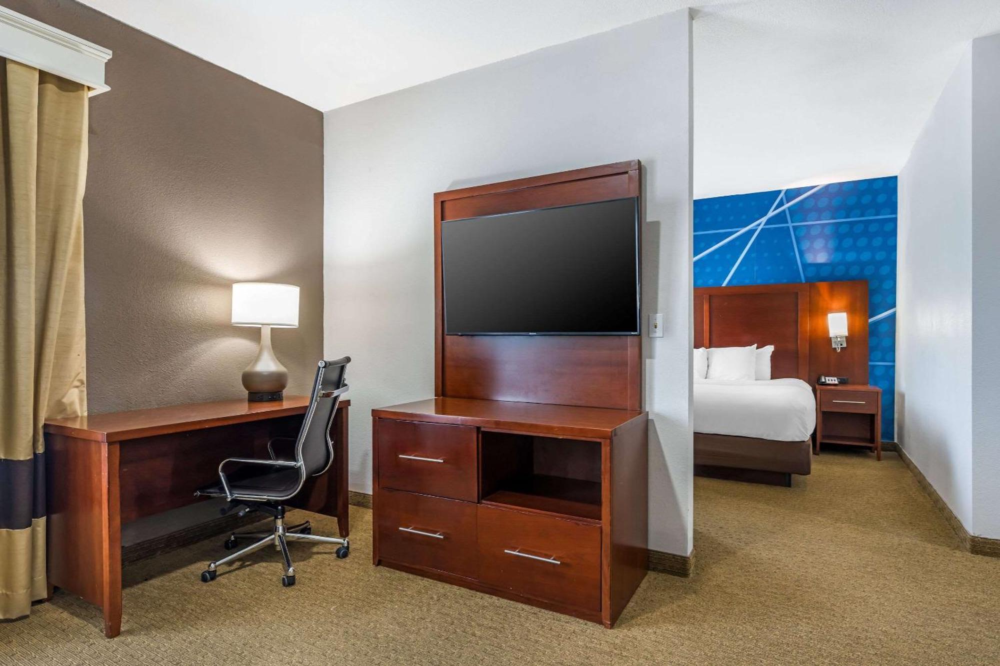 Comfort Suites Omaha East-Council Bluffs Bagian luar foto