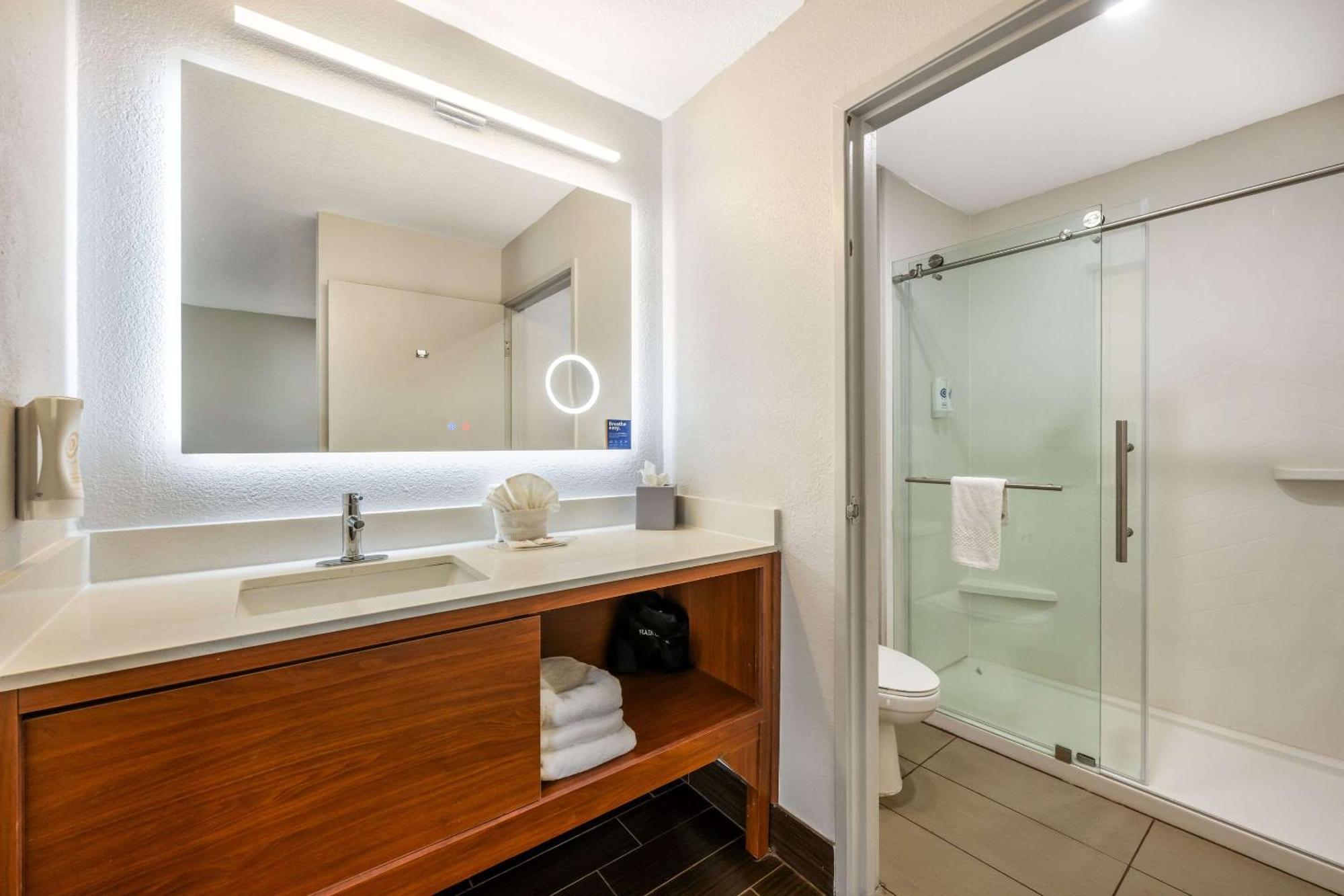 Comfort Suites Omaha East-Council Bluffs Bagian luar foto