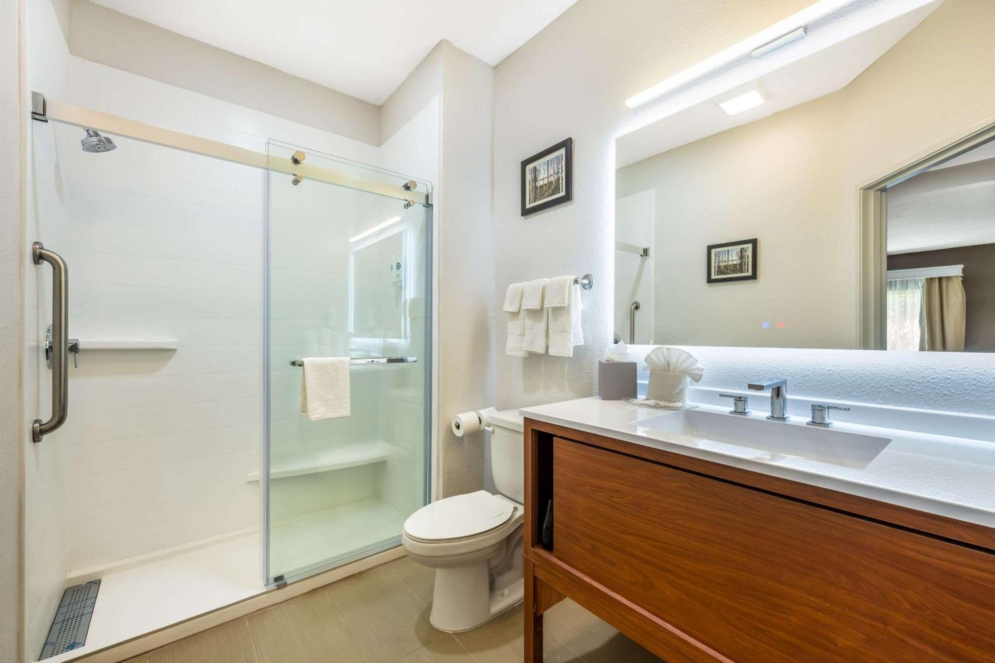 Comfort Suites Omaha East-Council Bluffs Bagian luar foto