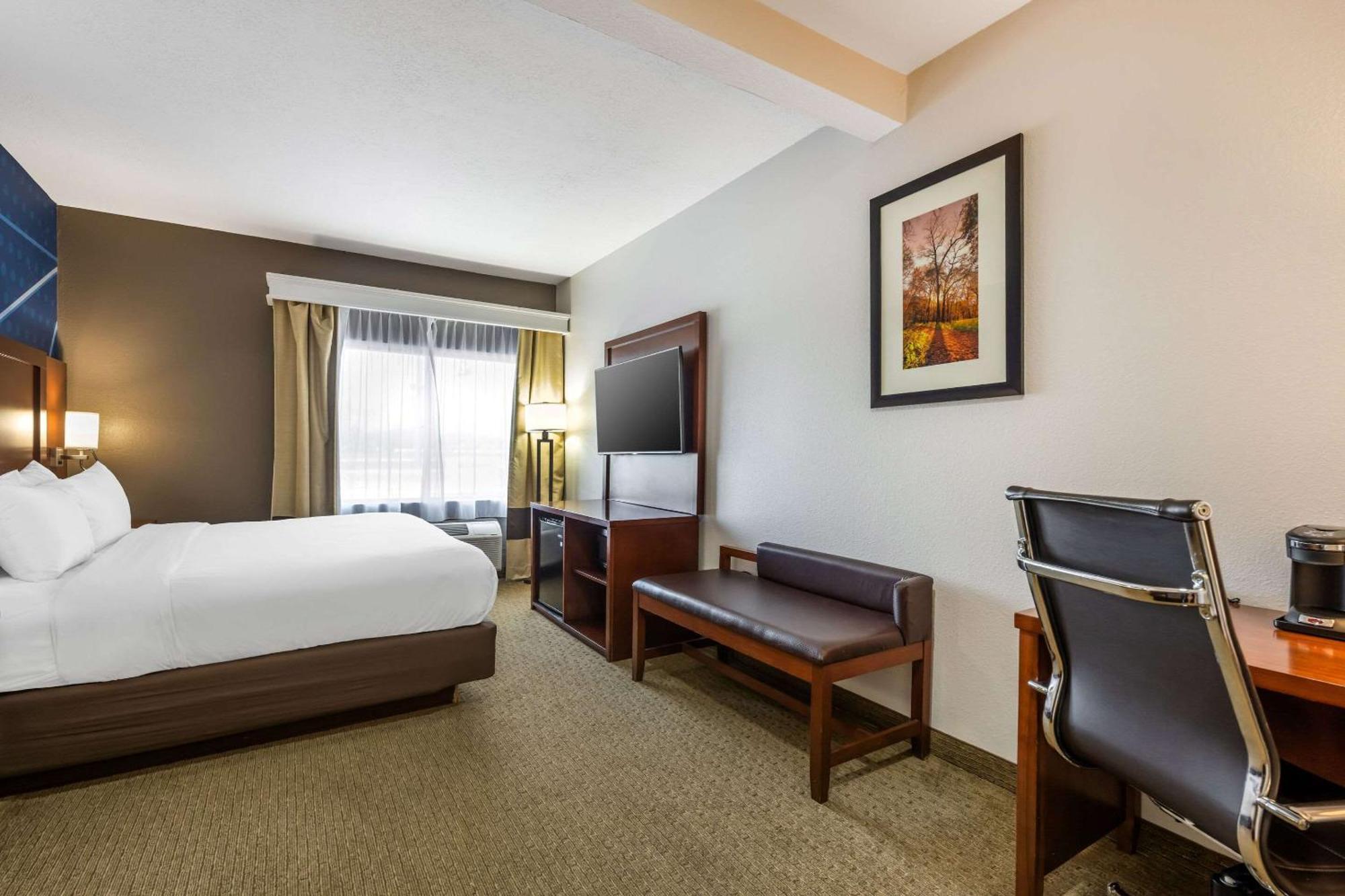 Comfort Suites Omaha East-Council Bluffs Bagian luar foto