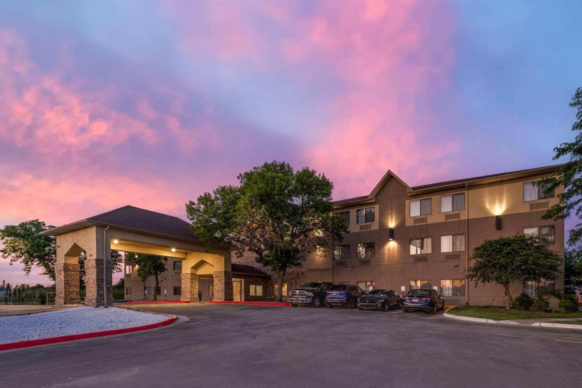 Comfort Suites Omaha East-Council Bluffs Bagian luar foto