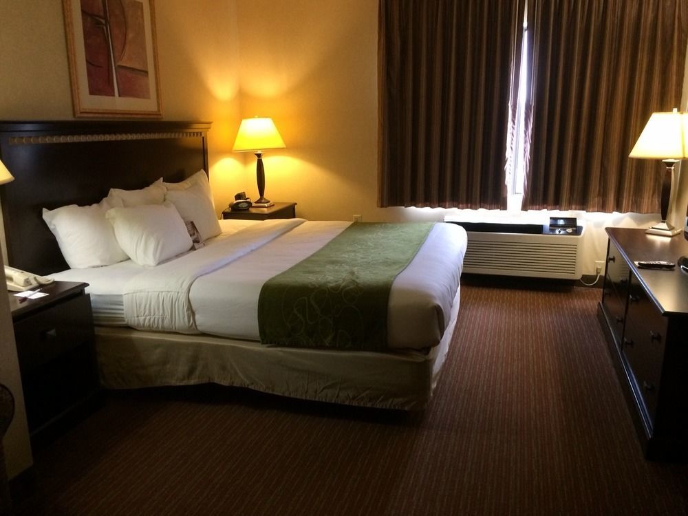 Comfort Suites Omaha East-Council Bluffs Bagian luar foto